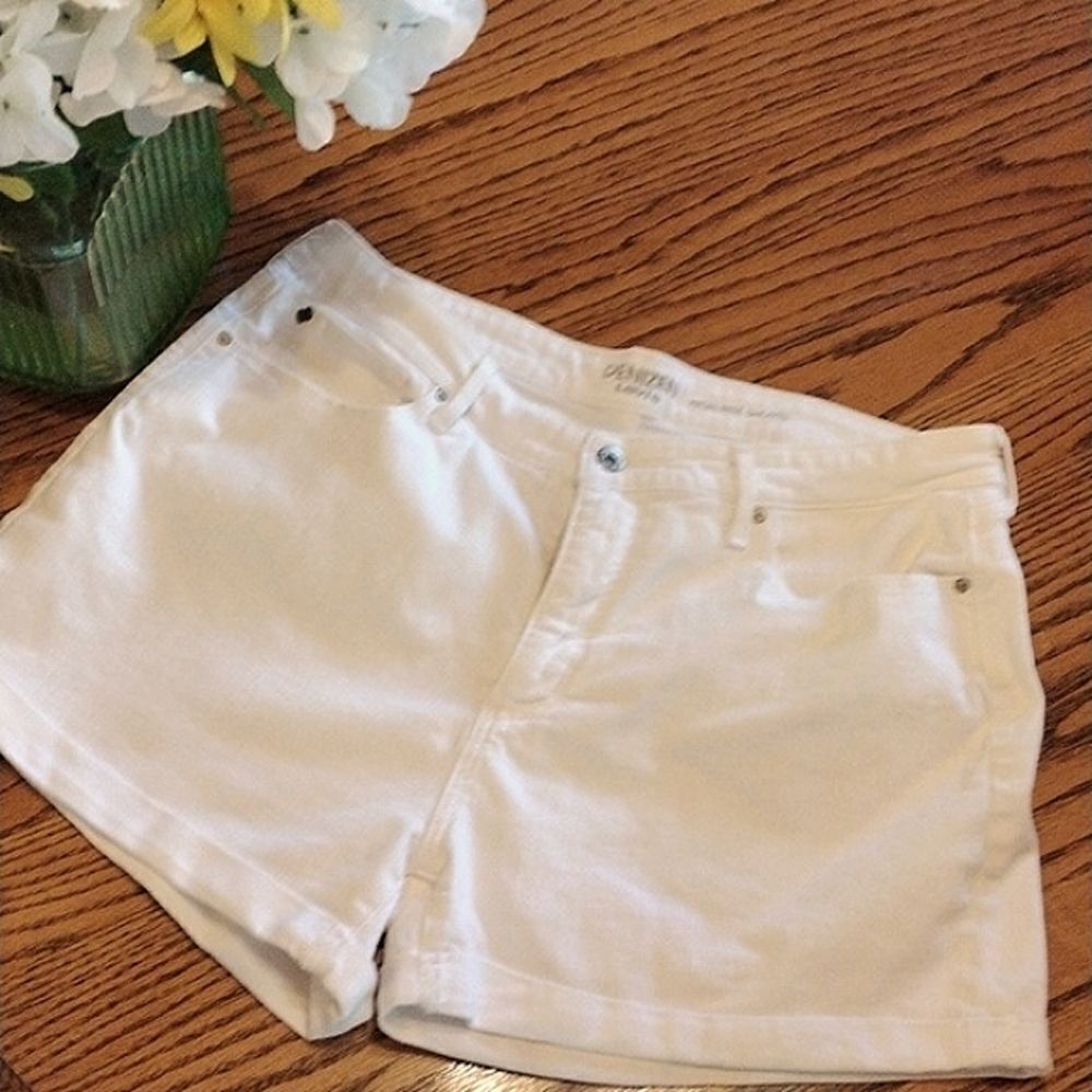 Levi's Denizen White High- Rise Shorts